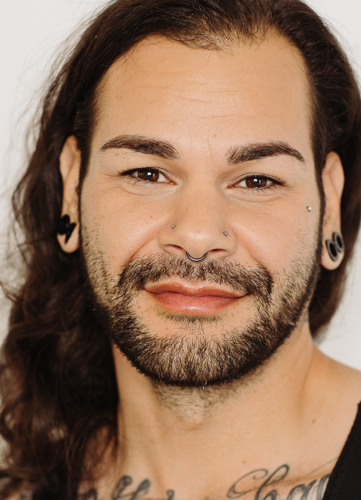 vegan cruelty free serum concealer
+caption_Joey is wearing SN2
#shade_SN2_|_Light_Neutral